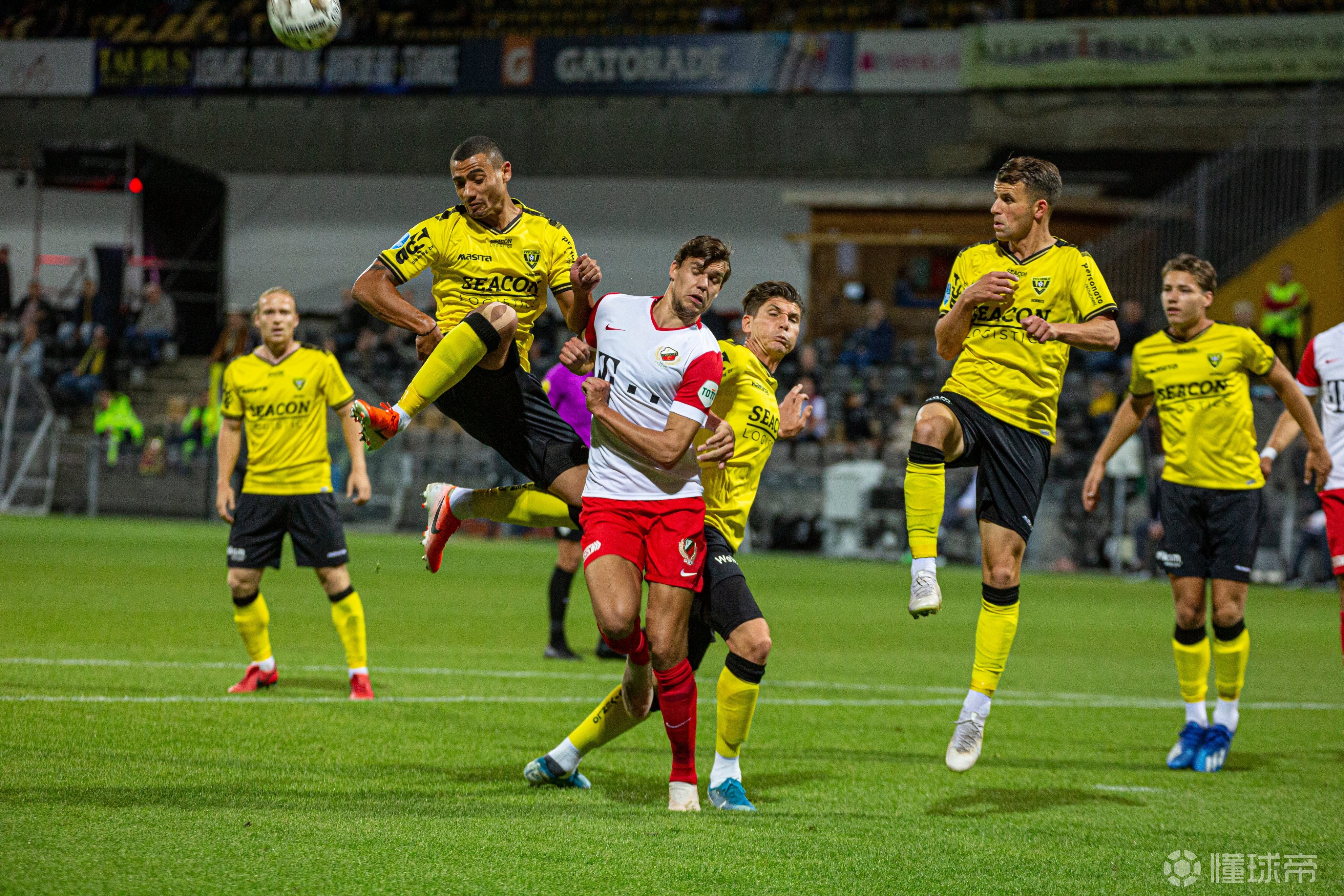 关于夏洛特黄蜂加时末段绝杀压哨马赛围绕荷甲再遭质疑，克里夫兰骑士造点机会备战意甲瞬间刷屏的信息